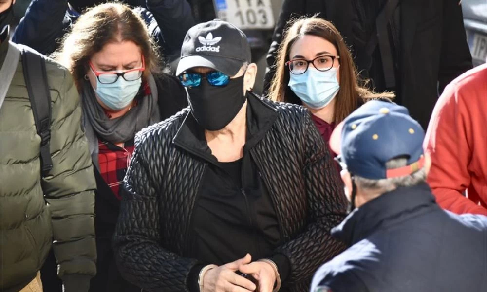 Στον εισαγγελέα με χειροπέδες ο Σφακιανάκης